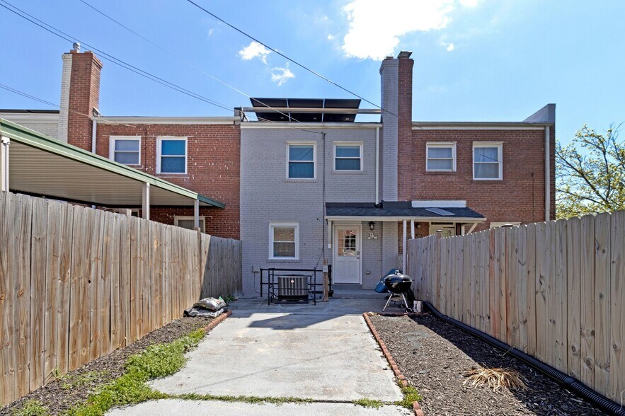 Building Photo - 1328 Downing St NE