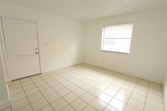 Building Photo - 650 NW 114th Ave