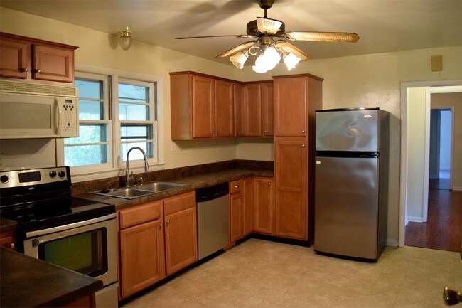 Building Photo - 505 Pocahontas St