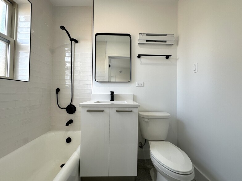 Building Photo - 1553 W Hollywood Ave