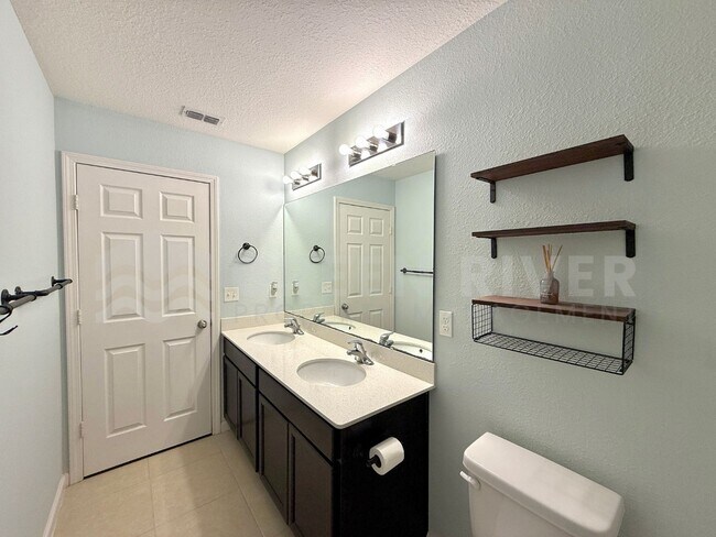 Building Photo - Room to Live, Space to Thrive! Stunning 6BR Home with Solar, Upgrades & Screened Lanai in Macclen...