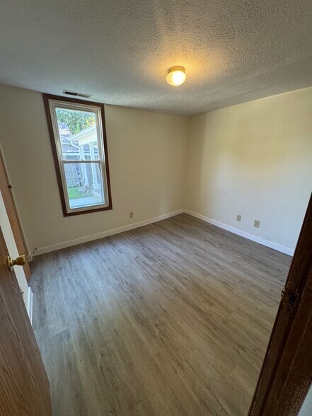 Building Photo - 701 N Perry St