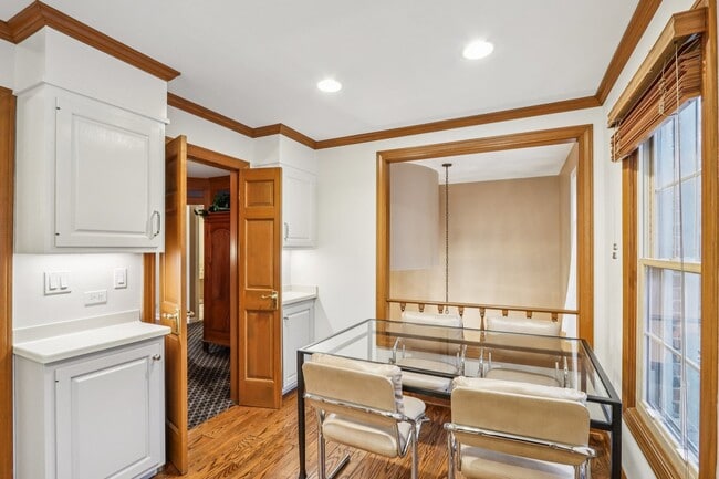 Building Photo - 19 Landmark St