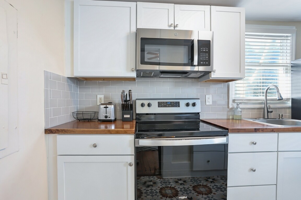 Building Photo - 303 W Park Ave