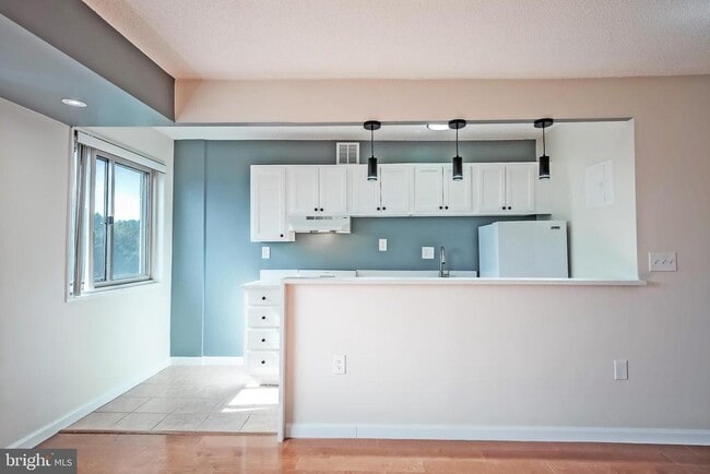 Building Photo - 2500 N Van Dorn St