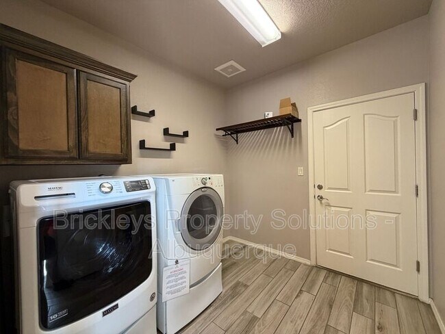 Building Photo - 7420 Tangerine Ct NE