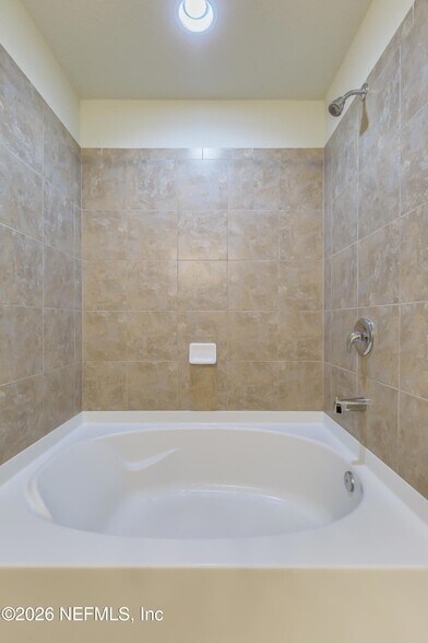 Building Photo - 7021 Buroak Ct