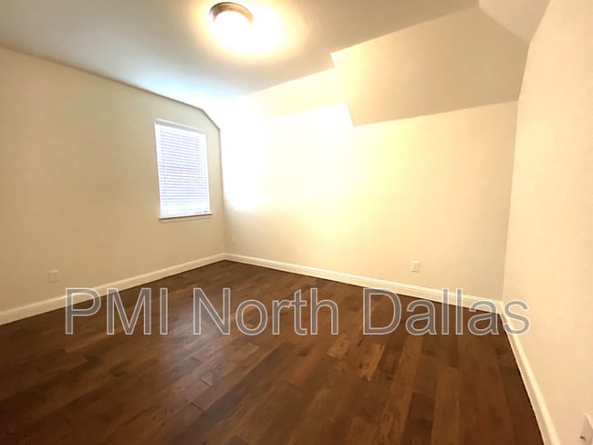 Building Photo - 6909 Royal View Dr