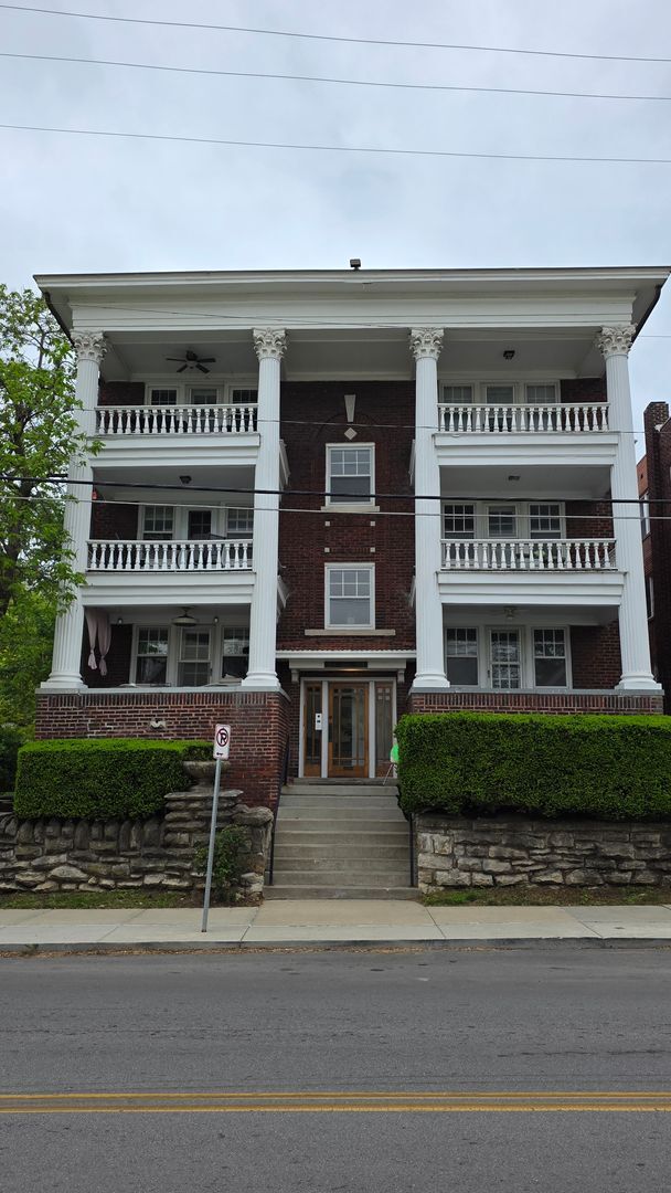 Building Photo - Beautifully Designed 2BR|1BA | Coming Soon!