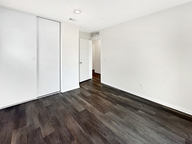 Building Photo - 27607 Sawtooth Ln