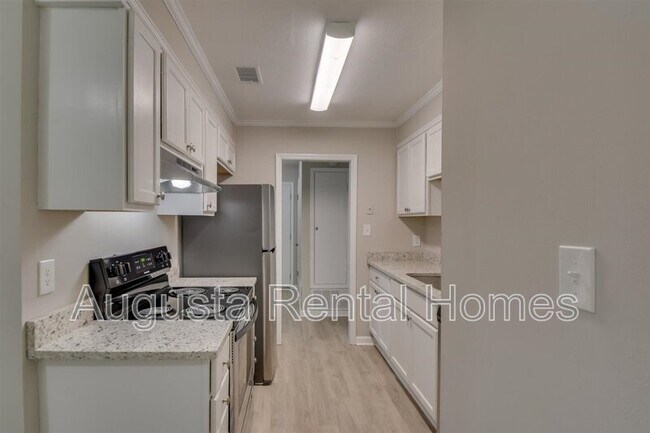 Building Photo - 2317 Woodsman Dr