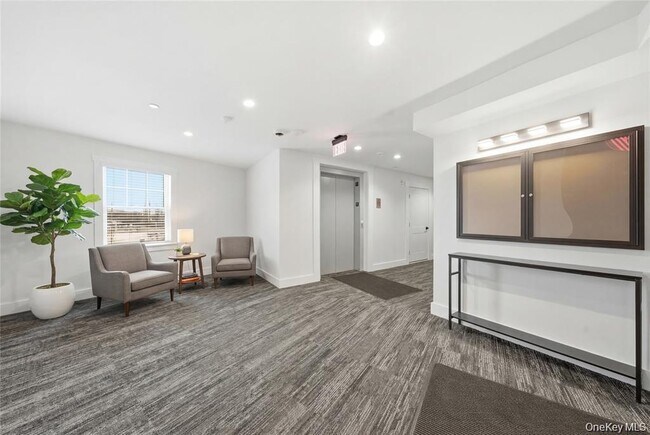 Building Photo - 180 Deer Park Ave