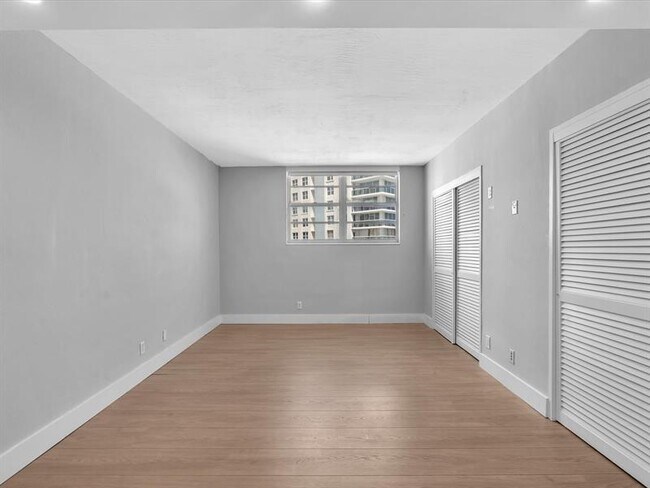 Building Photo - 3001 S Ocean Dr