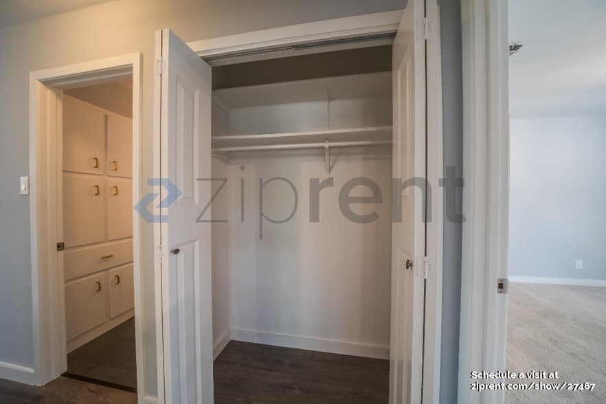 Building Photo - Unit A
