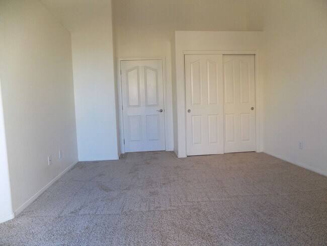 Building Photo - Single Story 4 Bedroom