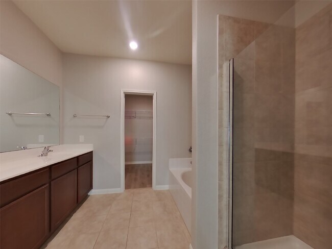Building Photo - 216 Elm Patch Dr