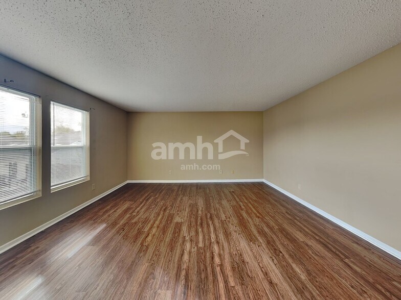 Building Photo - 10856 Grace Dr