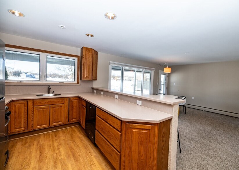 Kitchen - 504 Burgess Dr