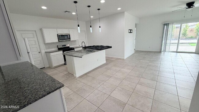 Building Photo - 40145 W Hillman Dr