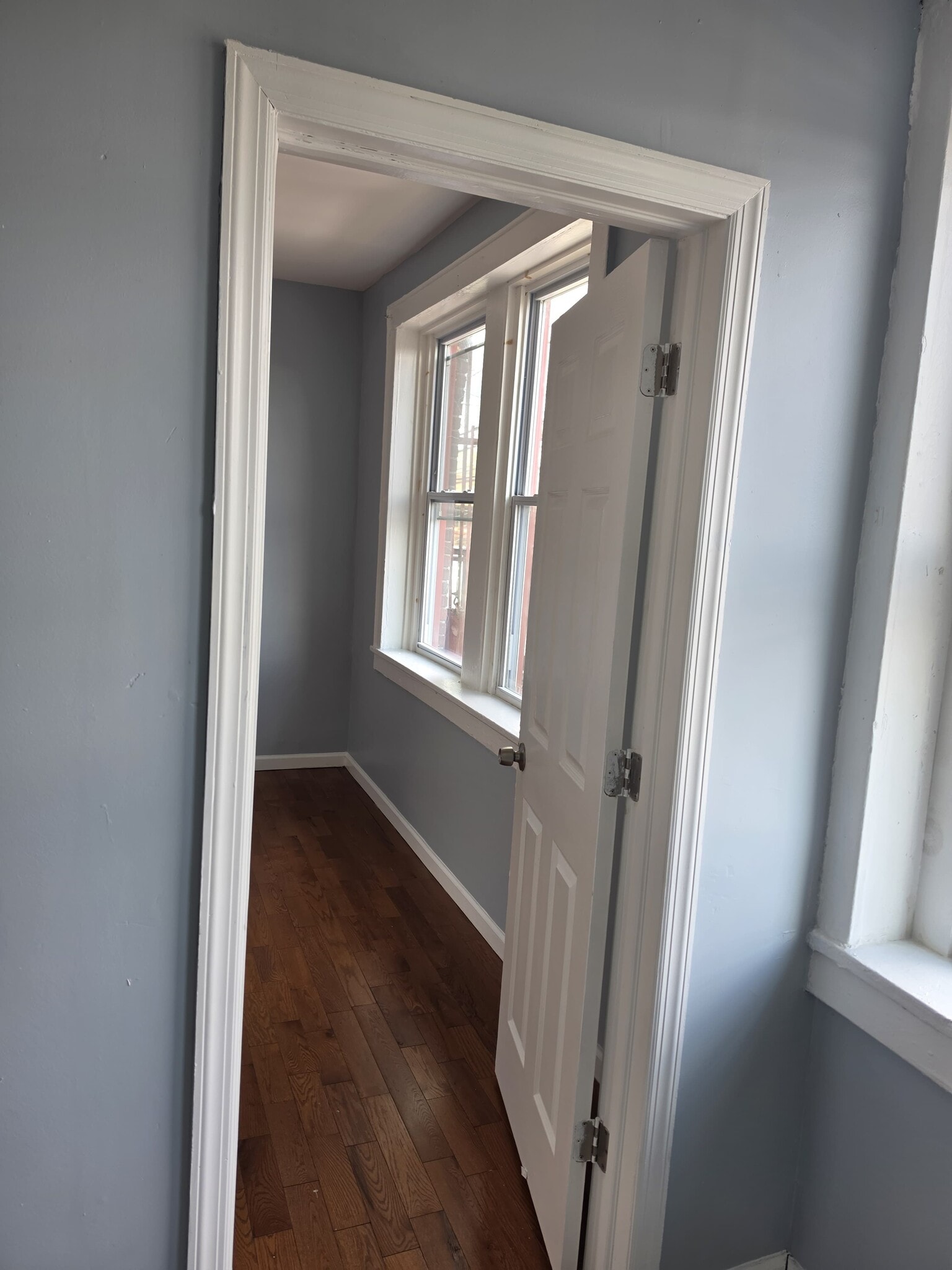 Building Photo - 300 Lyons Ave