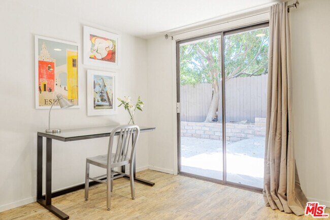 Building Photo - 110 N Barrington Ave