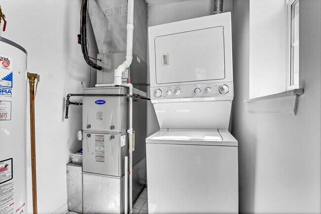 Building Photo - 1332 N Campbell Ave