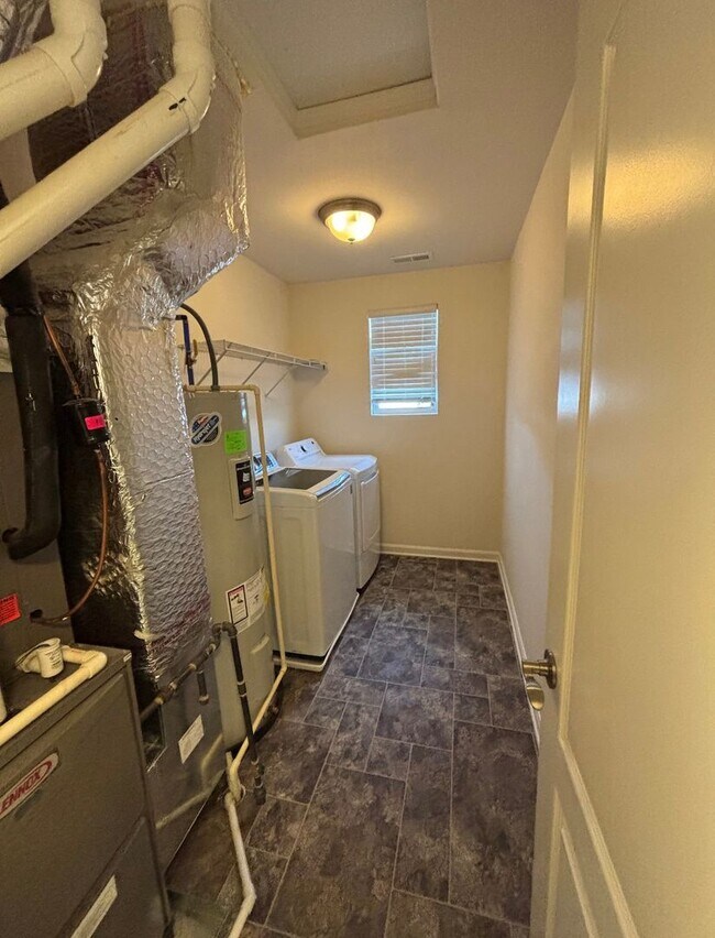 Building Photo - 3BR/2.5BA Home for Rent in Eastwood for Re...