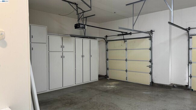 Building Photo - 118 Deer Meadow Terrace