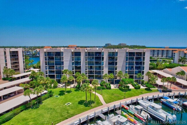 Building Photo - 2707 N Ocean Blvd