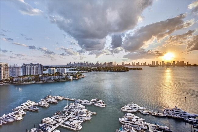 Building Photo - 1900 Sunset Harbour Dr