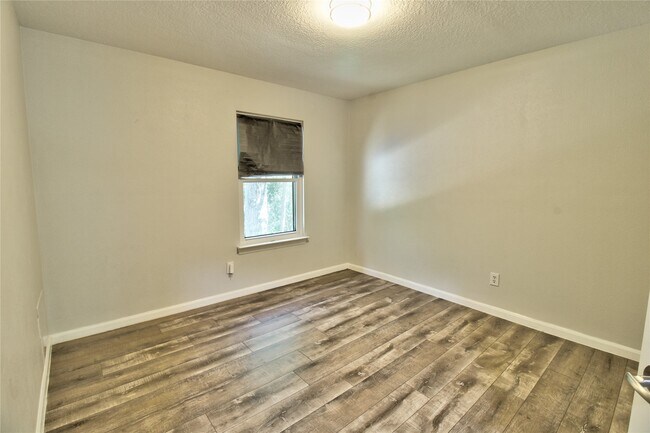 Building Photo - 18 Shinyrock Pl