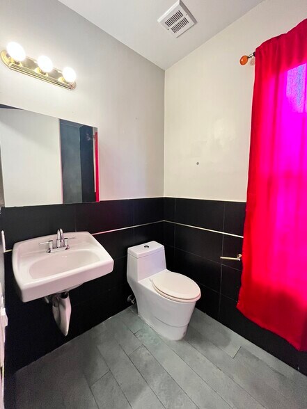 152 Boyd Ave 1A - 154 Boyd Ave
