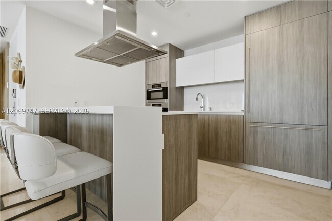 Building Photo - 360 Ocean Dr