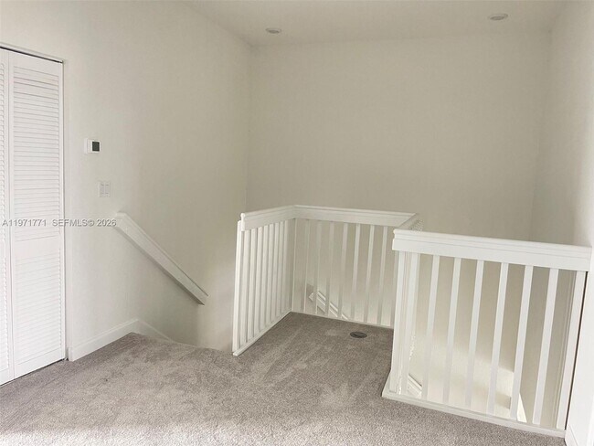 Building Photo - 1427 SE 7th Ter