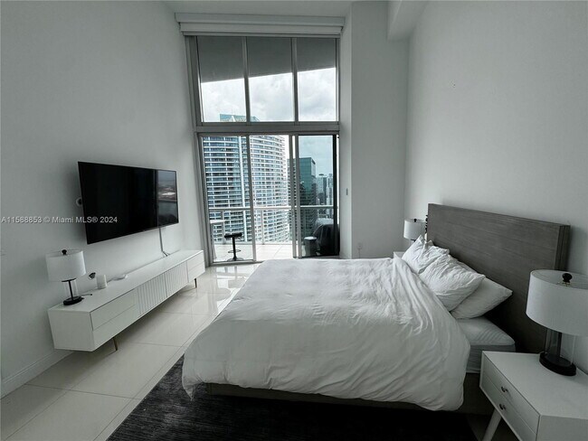 Building Photo - 475 Brickell Ave