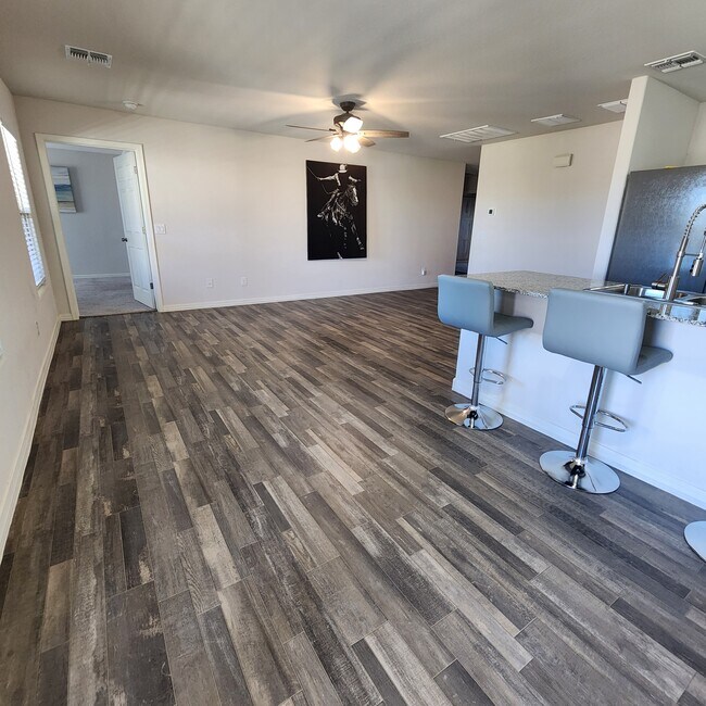 Building Photo - 70 W Cottonwood Ln