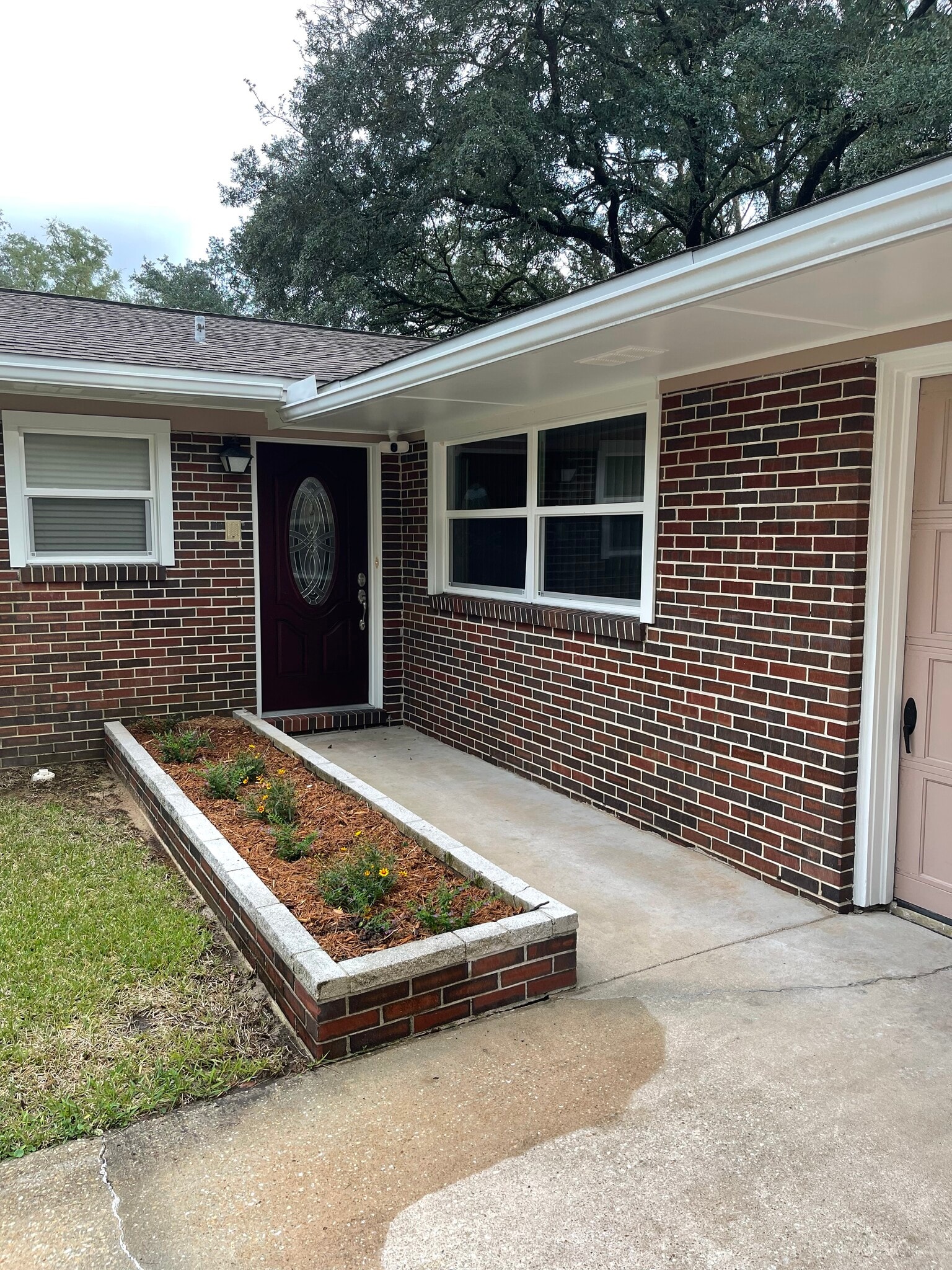 Building Photo - 173 Grandview Ave