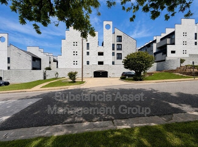 Building Photo - 915 NW 7th St