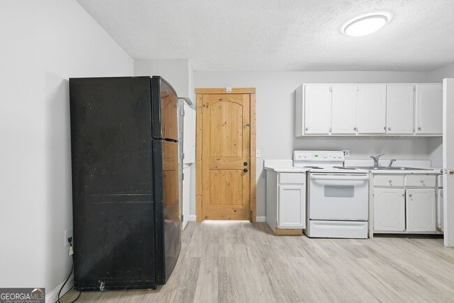 Building Photo - 212 Chandler St