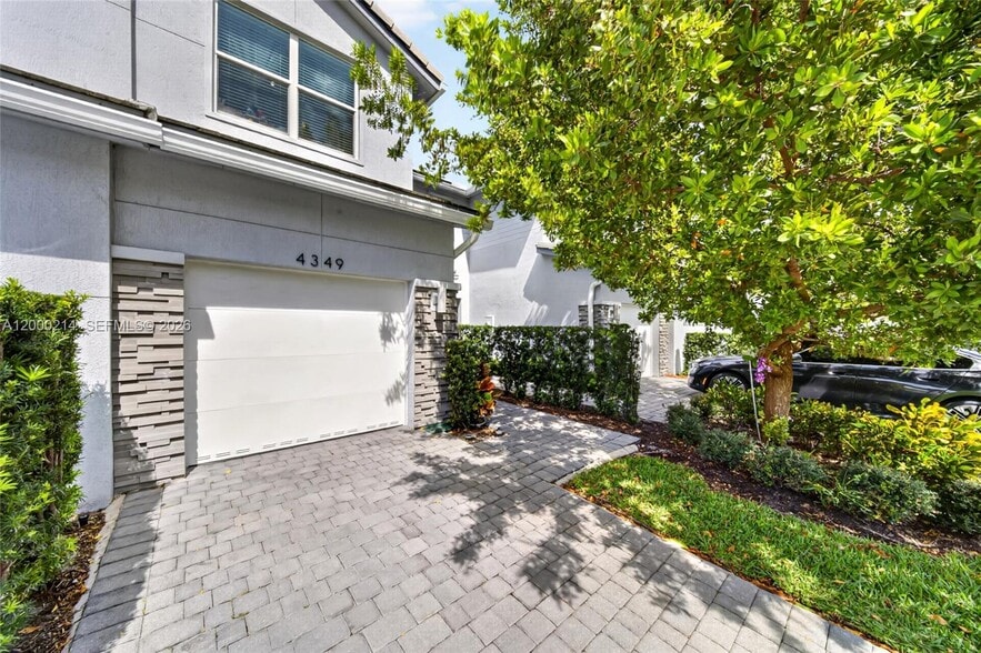 Building Photo - 4349 Veleiros Ave