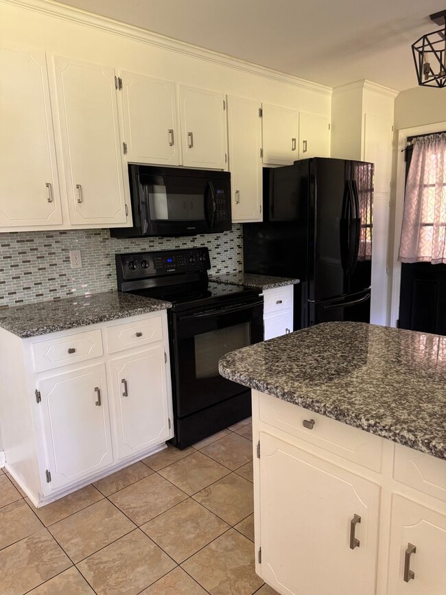 Building Photo - 3 Bedroom || 2.5 Bathroom Single Family Home