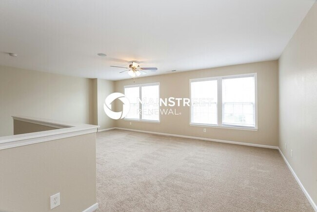 Building Photo - 4 Bedroom Pet-Friendly Home in Charlotte, NC with Main Street Renewal