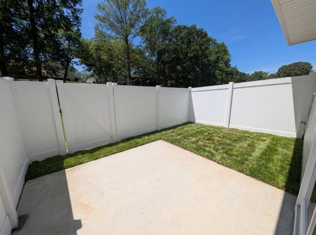 Building Photo - Newly built 2 story, 3 bedroom, 2.5 bath duplex located in Kannapolis!