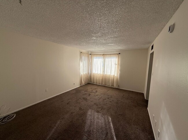 Building Photo - 322 N Avenue 66