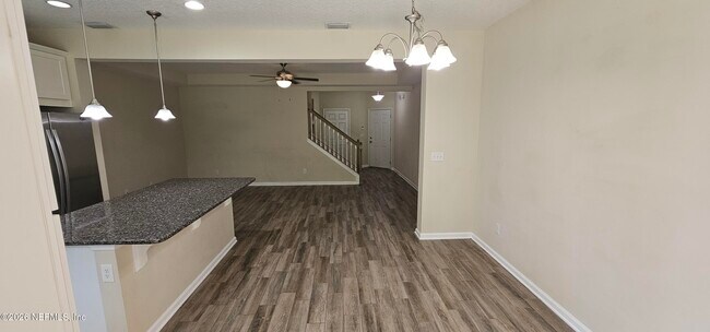 Building Photo - 221 Richmond Dr