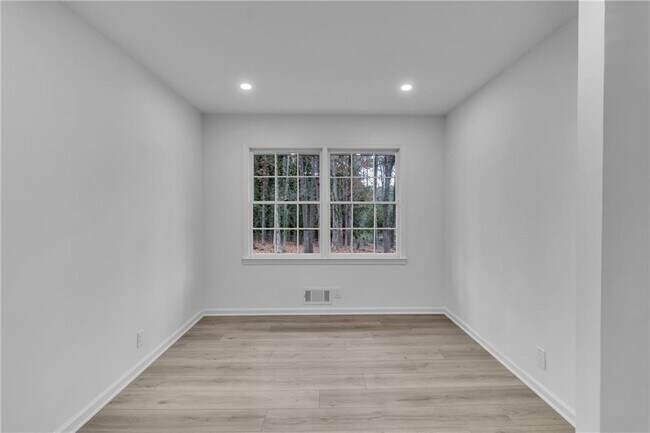 Building Photo - 3296 Columbia Woods Dr