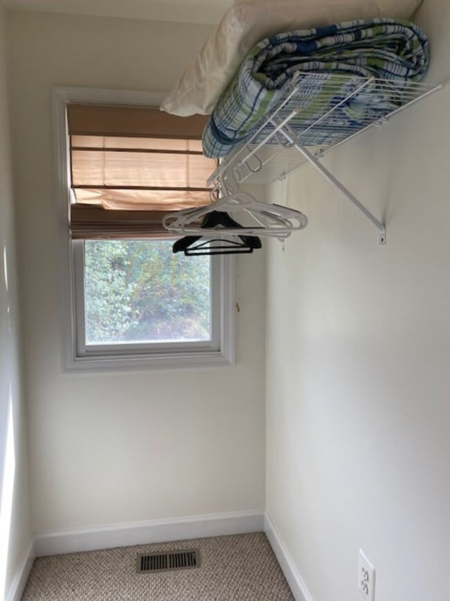 Building Photo - Riverside Drive