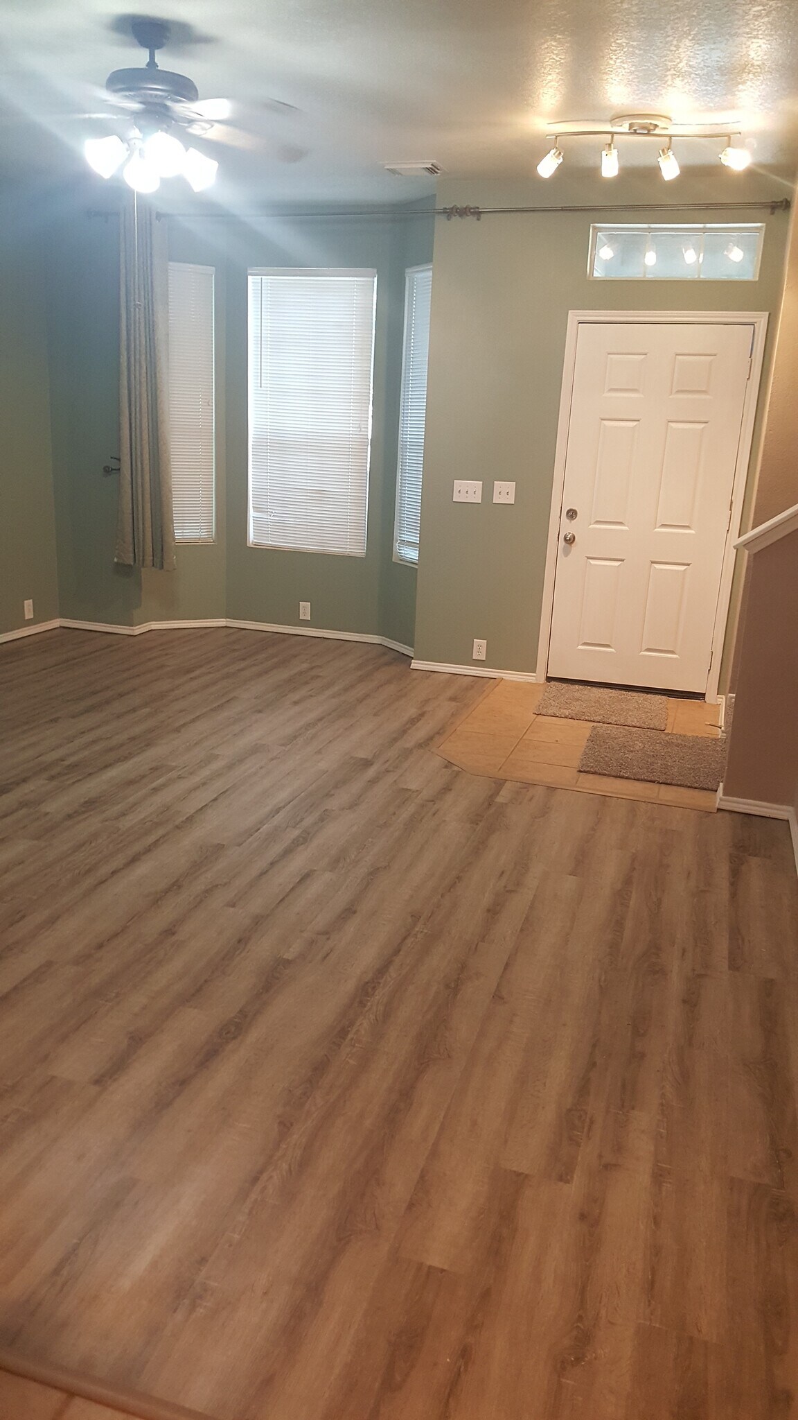 Room/Lot Dimension 15X15, New custom paint &amp; new vinyl wood floor. Extended foyer, designer paint and wall frame, new upgrades and more. Energy Features \ Digital Program Thermostat -Smoke Alarms - Smoke Free - 23619 Twisting Falls Drive