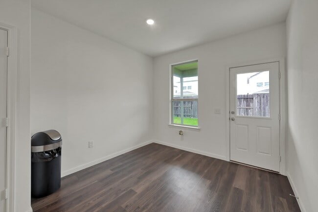 Building Photo - 16435 Big Hickory Dr