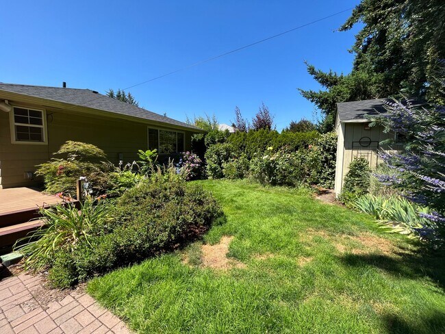 Building Photo - Amazing NE Portland 4Bd + 3Ba ~ House Sola...